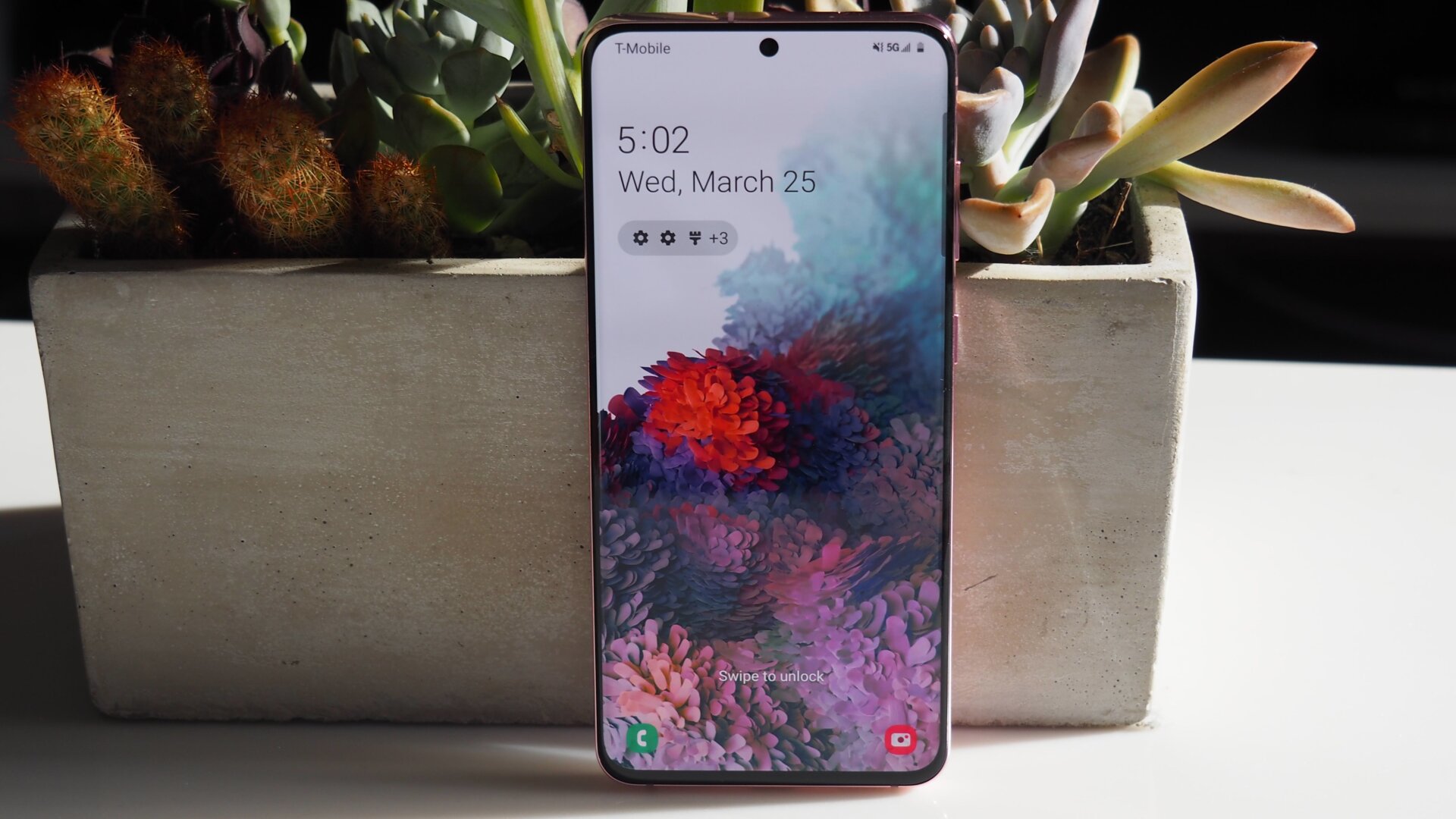 The S20's 120Hz refresh rate makes reading smooth and delightful.