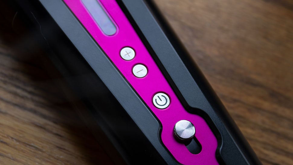 The buttons are simple: plus to raise the temperature, and minus to lower it. There’s also a power button, and a locking mechanism to keep the iron closed. 