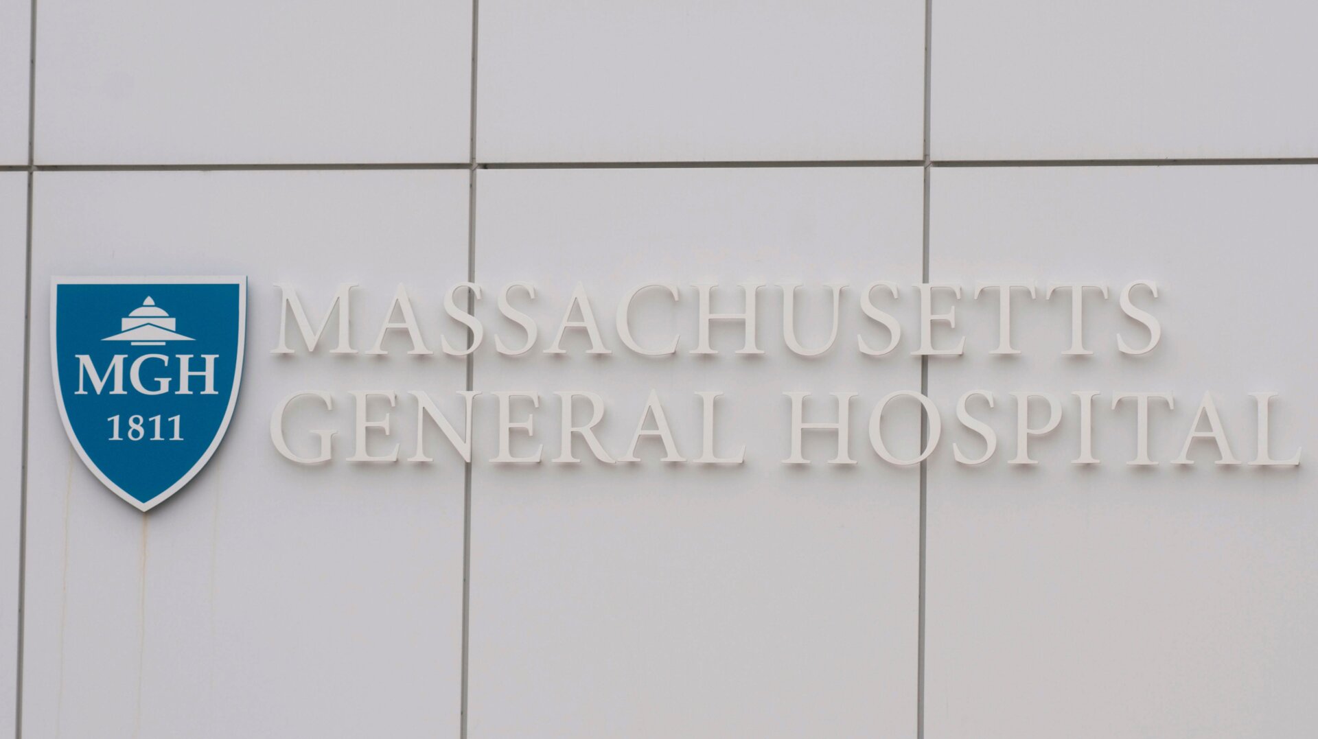 Researchers at Massachusetts General Hospital and elsewhere are about to test whether inhaled nitric oxide can keep covid-19 patients from getting sicker.