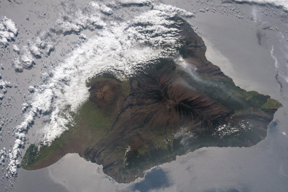 Ash plumes during the Kilauea eruption as seen from space, as seen along southern shore.
