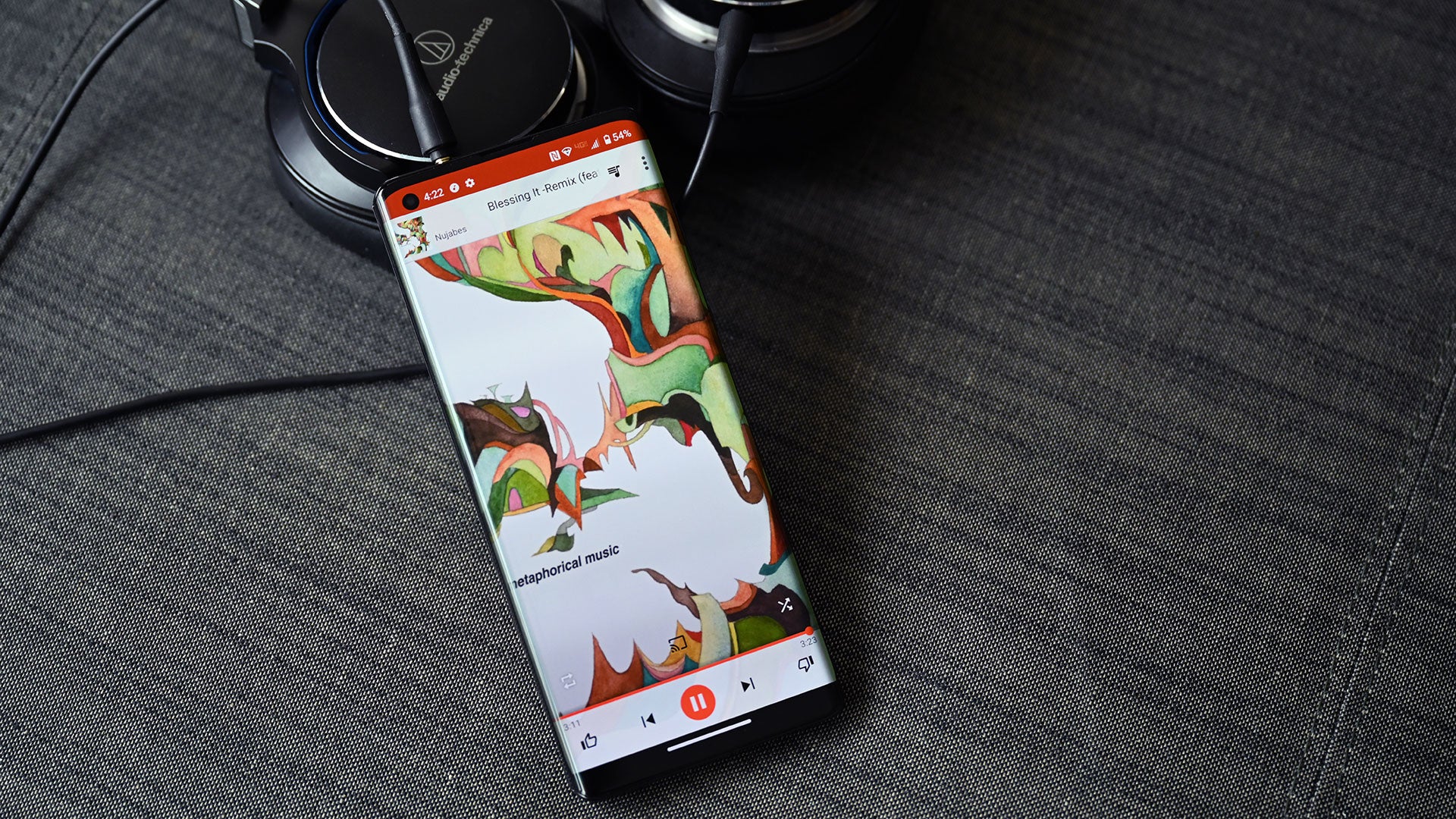 Hey, a headphone jack on a high-end phone. Imagine that. 