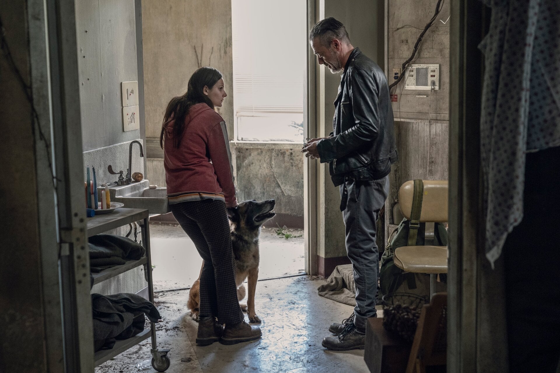 Negan (Jeffrey Dean Morgan) tries to help Lydia (Cassady McClincy) cope with the fact that Negan murdered her mom.