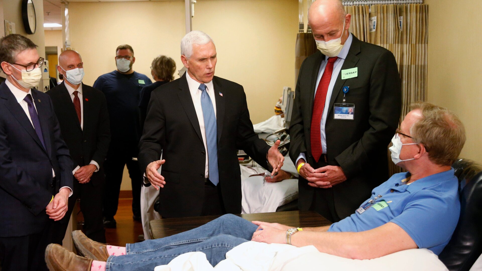 Mike Pence flaunting both federal health guidelines and Mayo Clinic rules during a visit to its blood and plasma donation center on April 28, 2020.