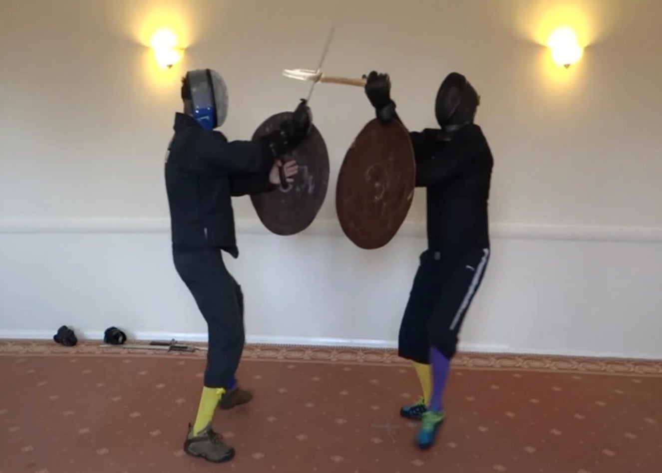 In this recreated engagement, the defender binds the swords to control the opponent’s blade. This “caused a distinctive bulge in the cutting edge of the attacking sword,” according to the research. 