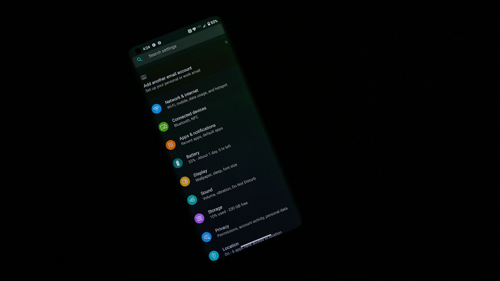 Notice the green tint and how the phone’s background color shifts from top to bottom. That shouldn’t happen on a high-end device. 