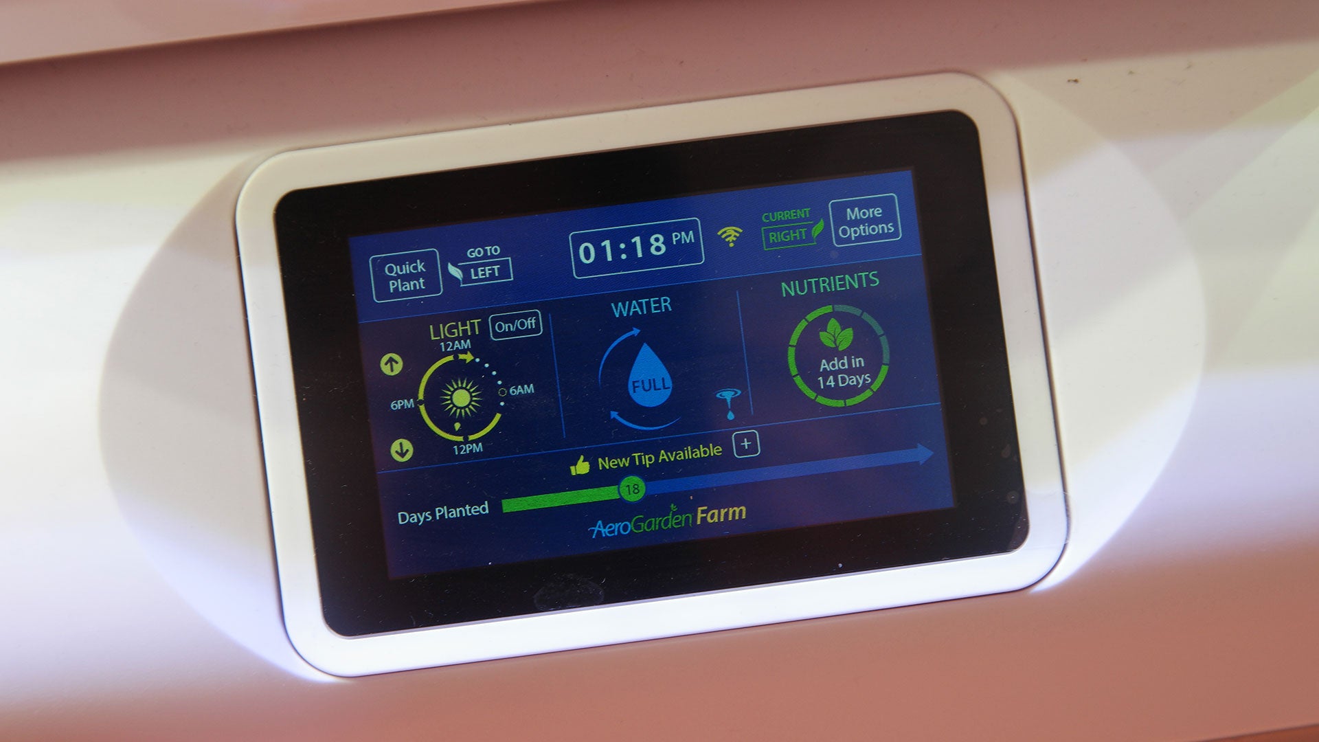 Not only does a built-in display make it easy to control a planter’s lights, it also provides very handy stats about water levels, harvest cycles, and more. 