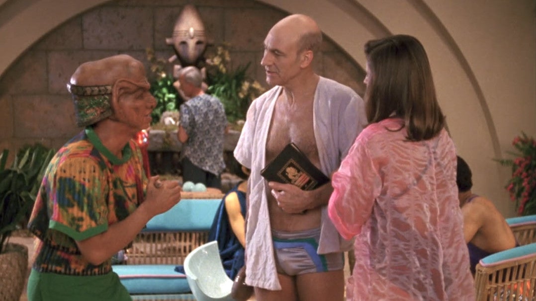 This episode is worth it just for those swimtrunks.