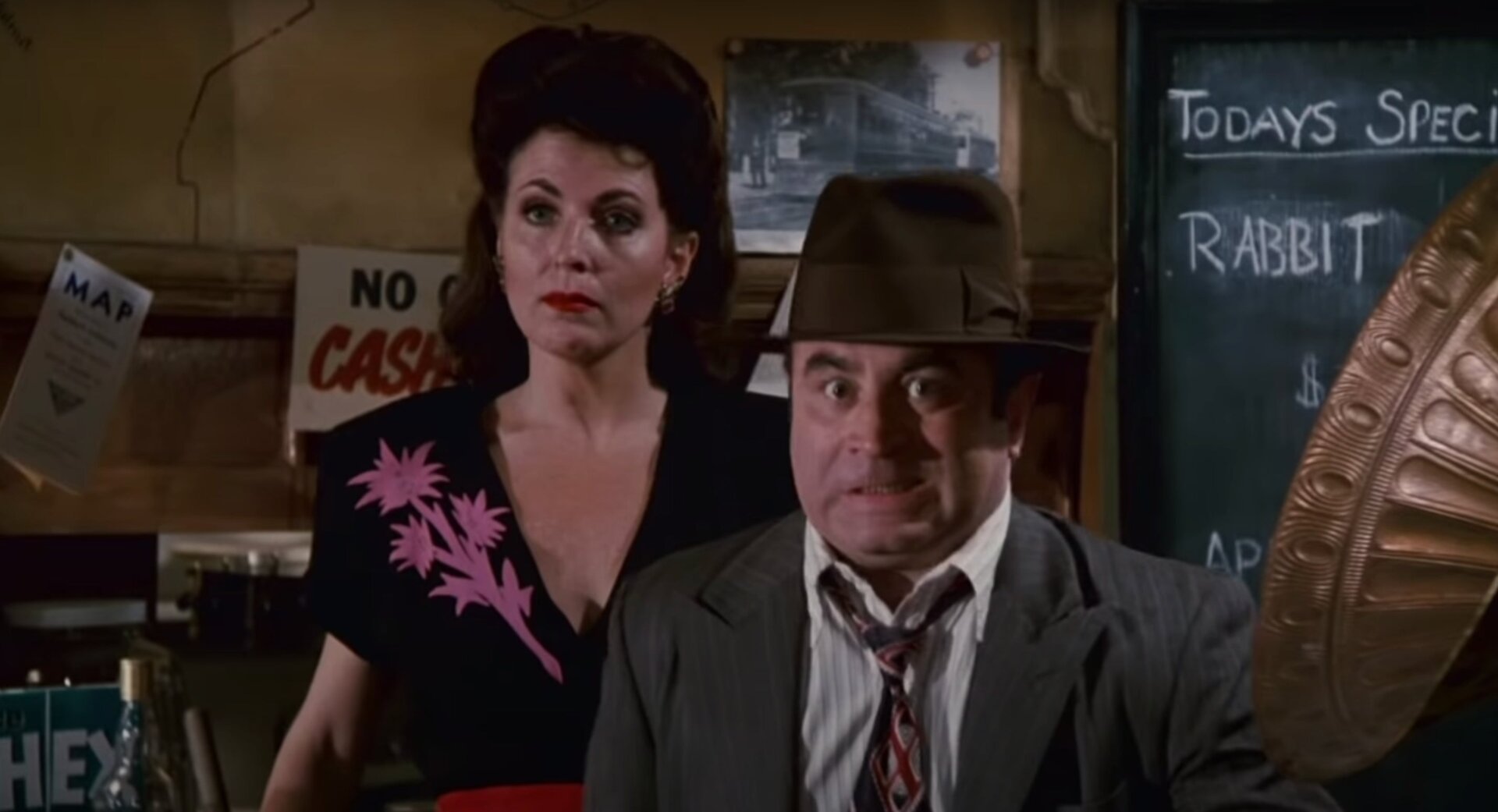 Joanna Cassidy as Dolores, Bob Hoskins as Eddie Valiant.