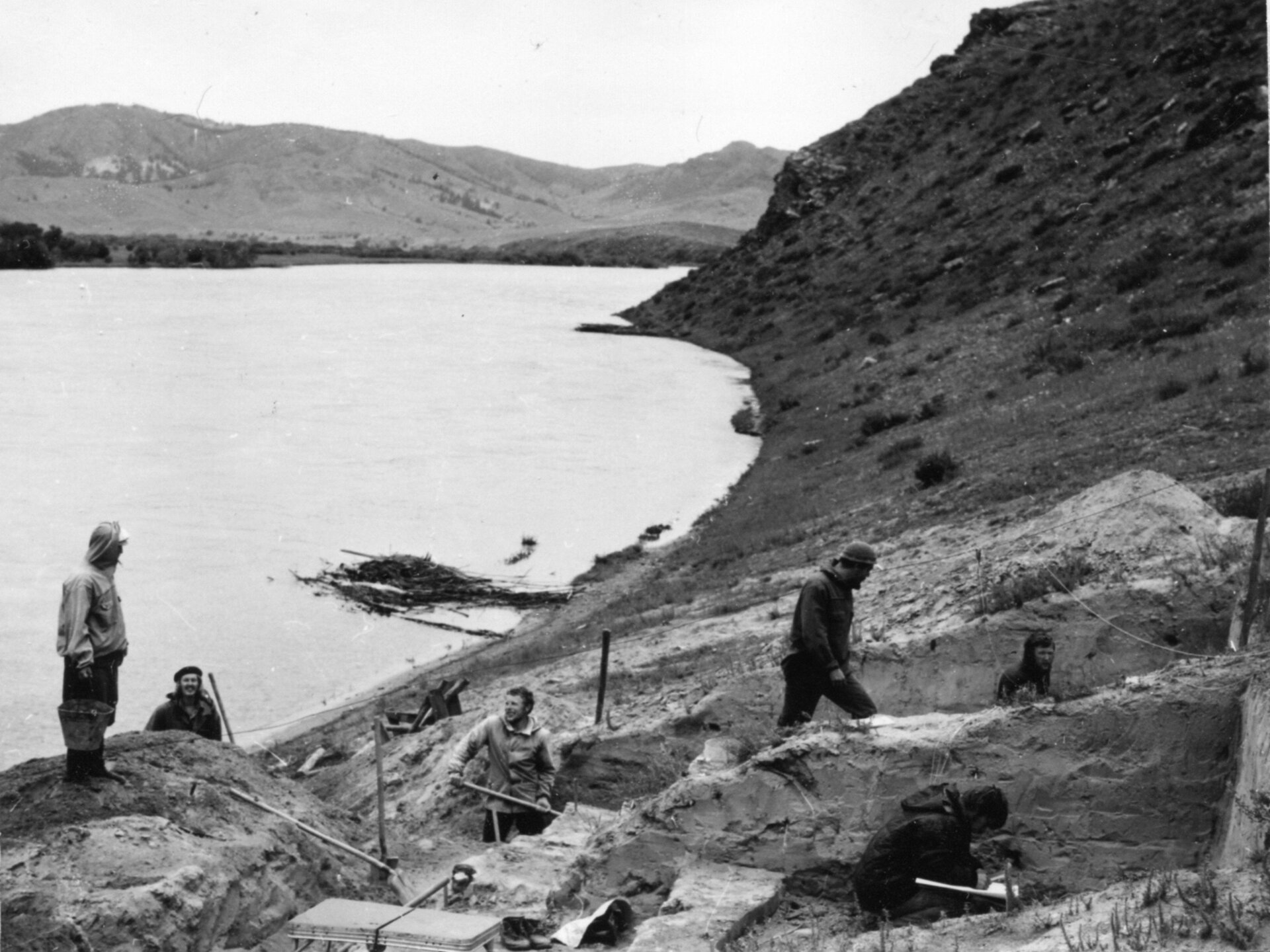 Excavation in 1976 of the Ust’-Kyakhta-3 site located on right bank of the Selenga River.