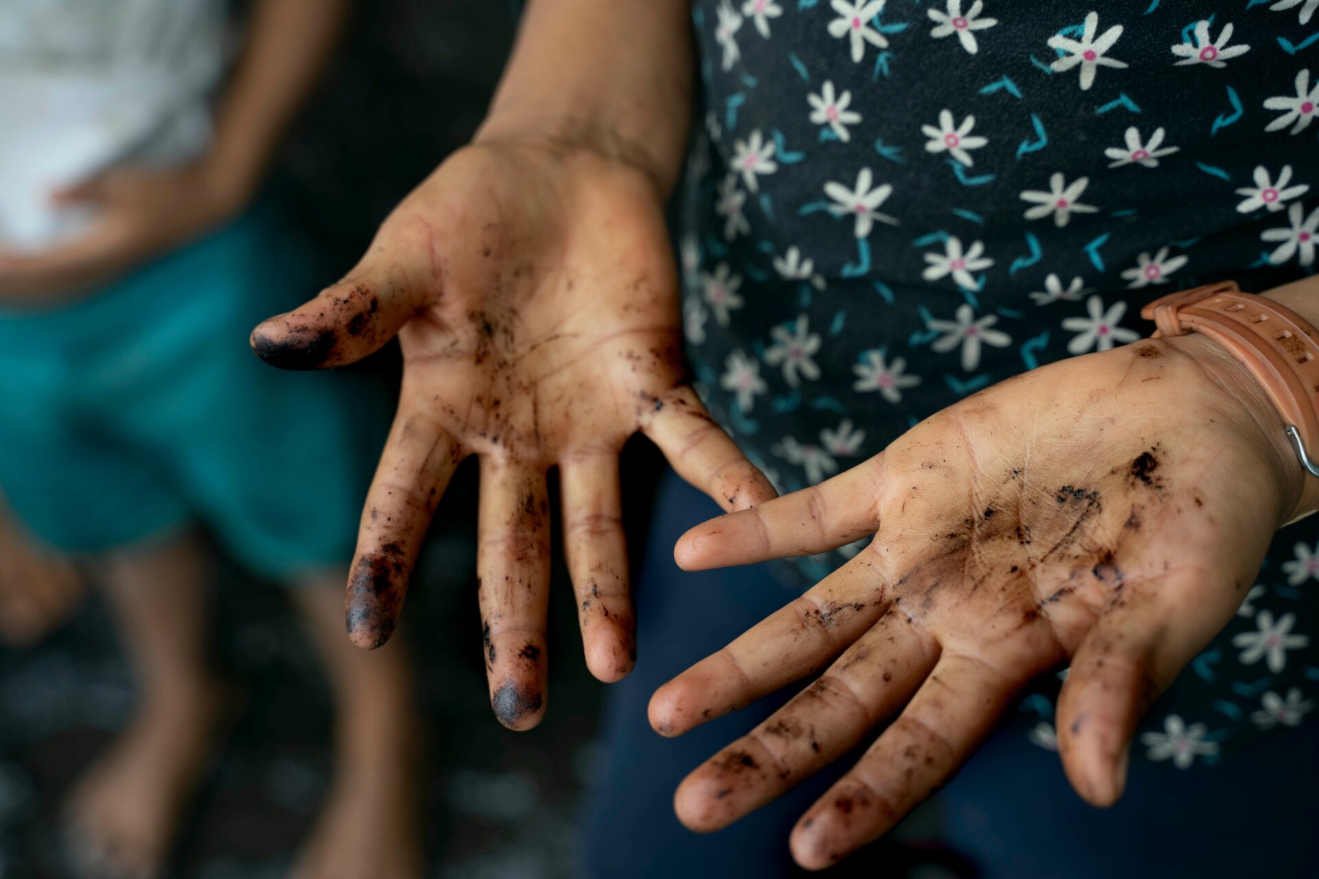 An indigenous girl’s hands are stained from crude oil after playing along the riverbanks nearthe community of San Pedro de Río Coca, Sucumbios, northern Ecuadorian Amazon, April18.