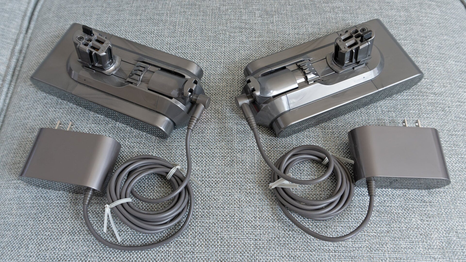 What’s missing from the V11 Outsize is a convenient way to charge the vacuum and the extra battery from a single power outlet.