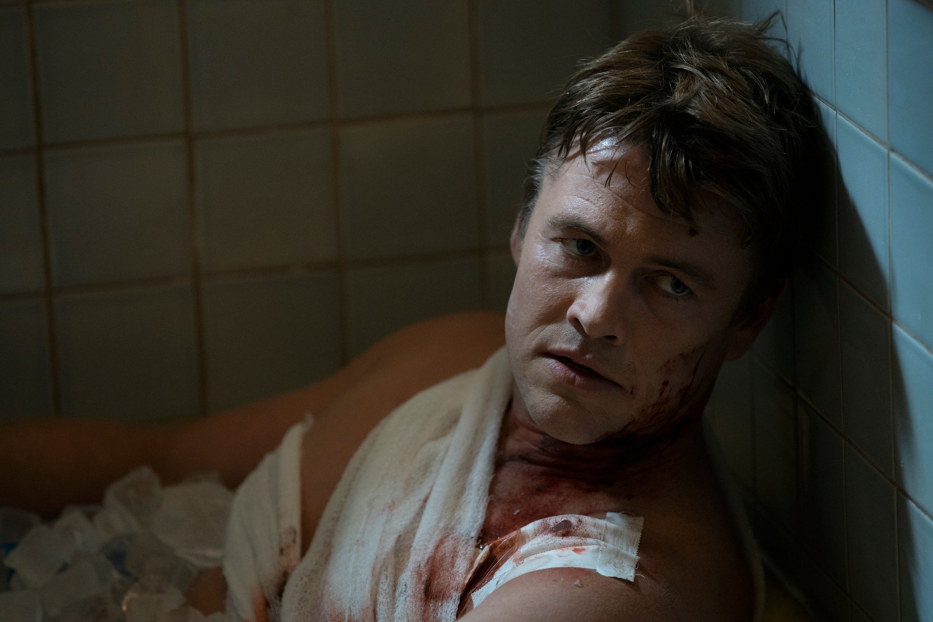 Stubbs (Luke Hemsworth) drinking booze while dying in a gross motel tub while covered in ice is my Patronus.