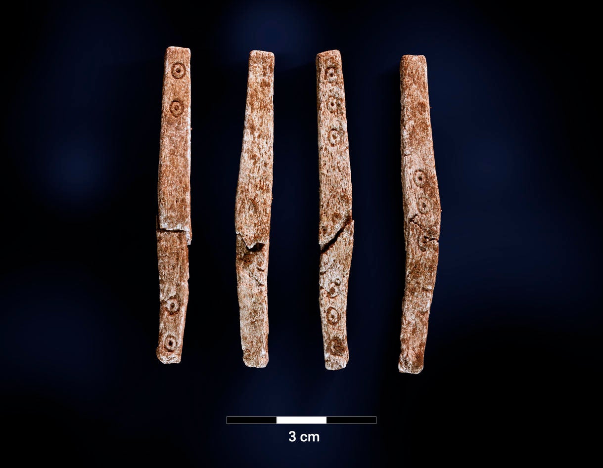 The elongated dice, showing all four sides. 