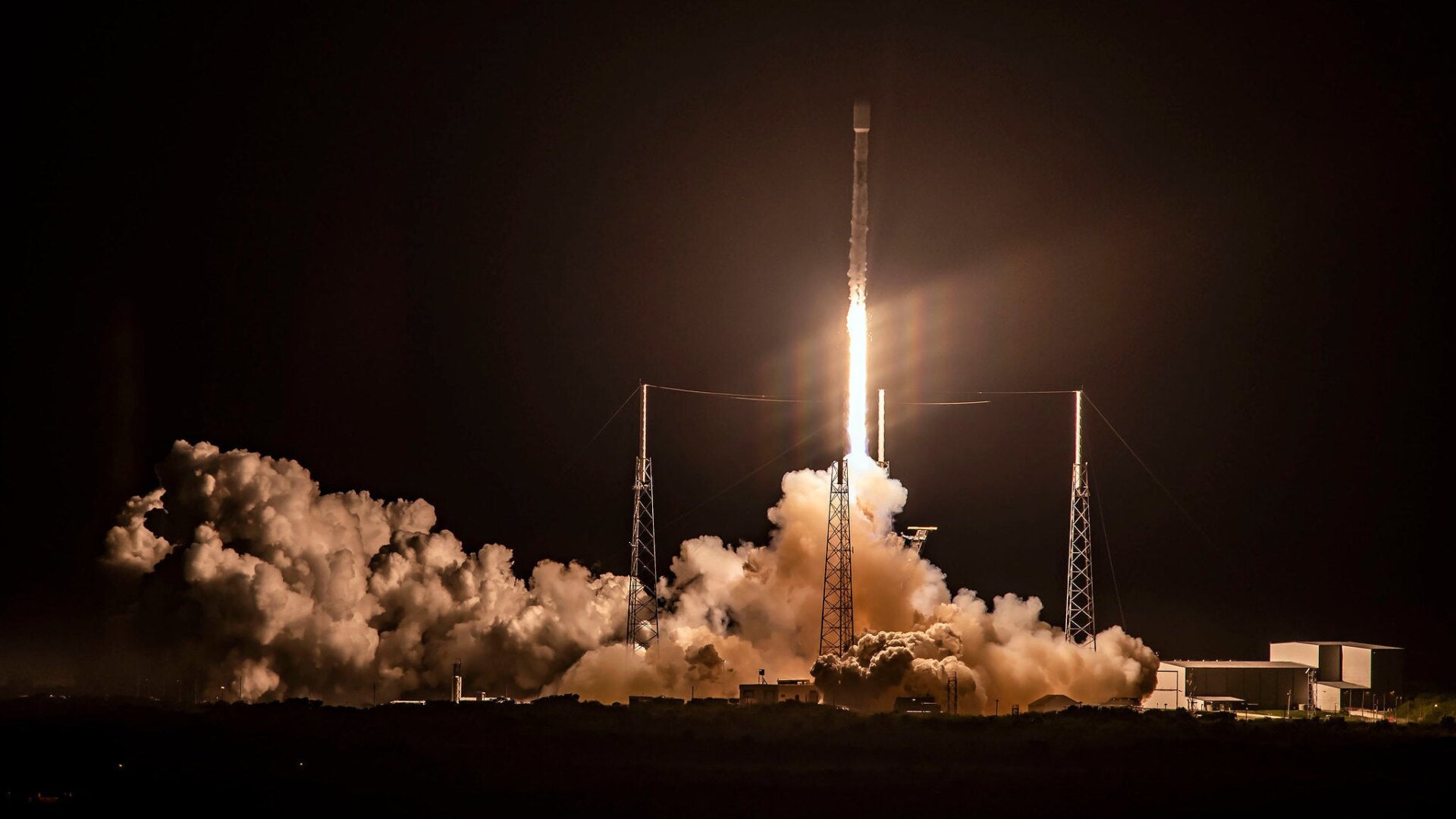 A SpaceX rocket carrying Starlink satellites a few seconds after launch on June 3, 2020.