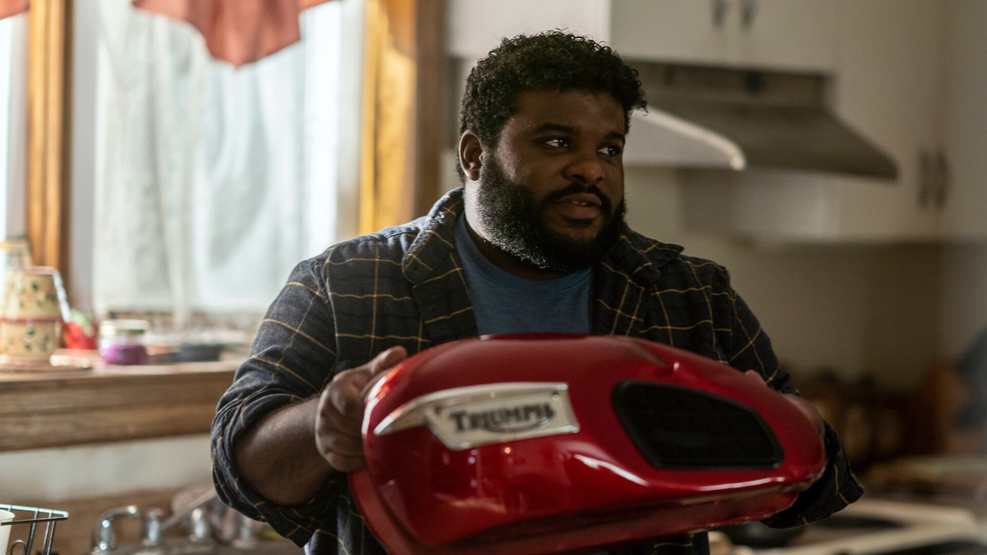 Jonathan Langdon as nerdy mechanic Lou Carmody.