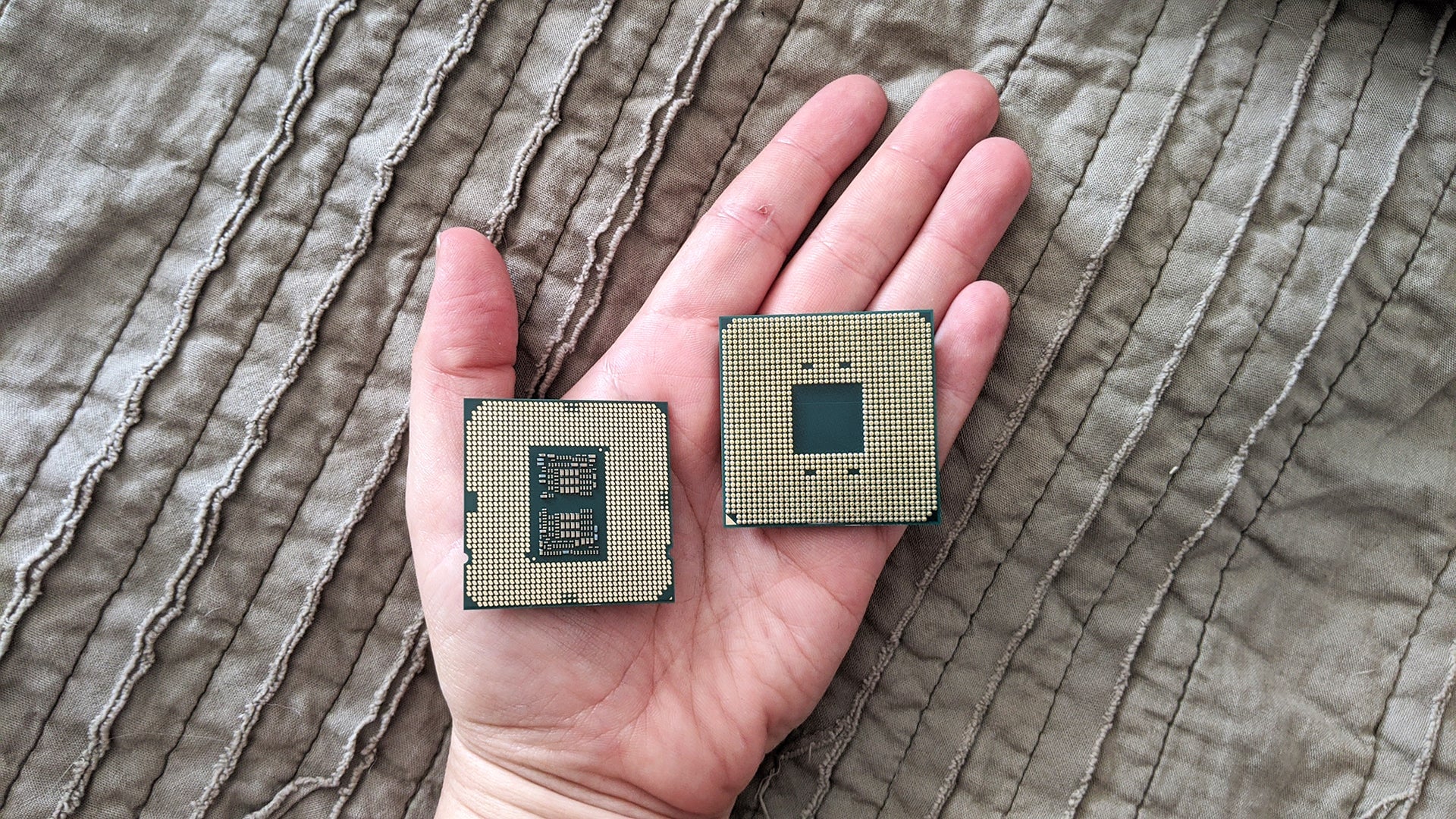 Left: Intel Core i3-10100. Right: AMD Ryzen 3 3300X.