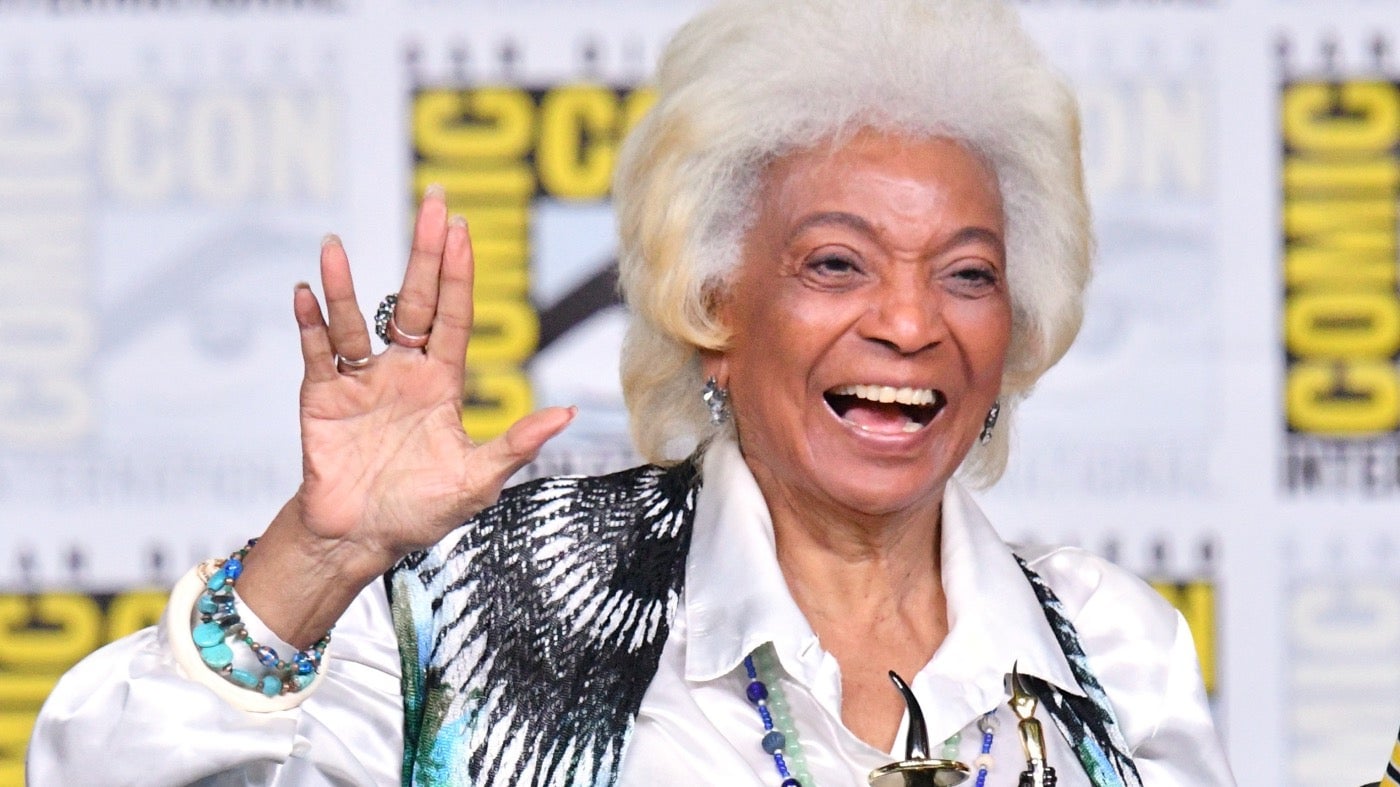 Nichelle Nichols accepts the Inkpot Award during 2018's San Diego Comic-Con.