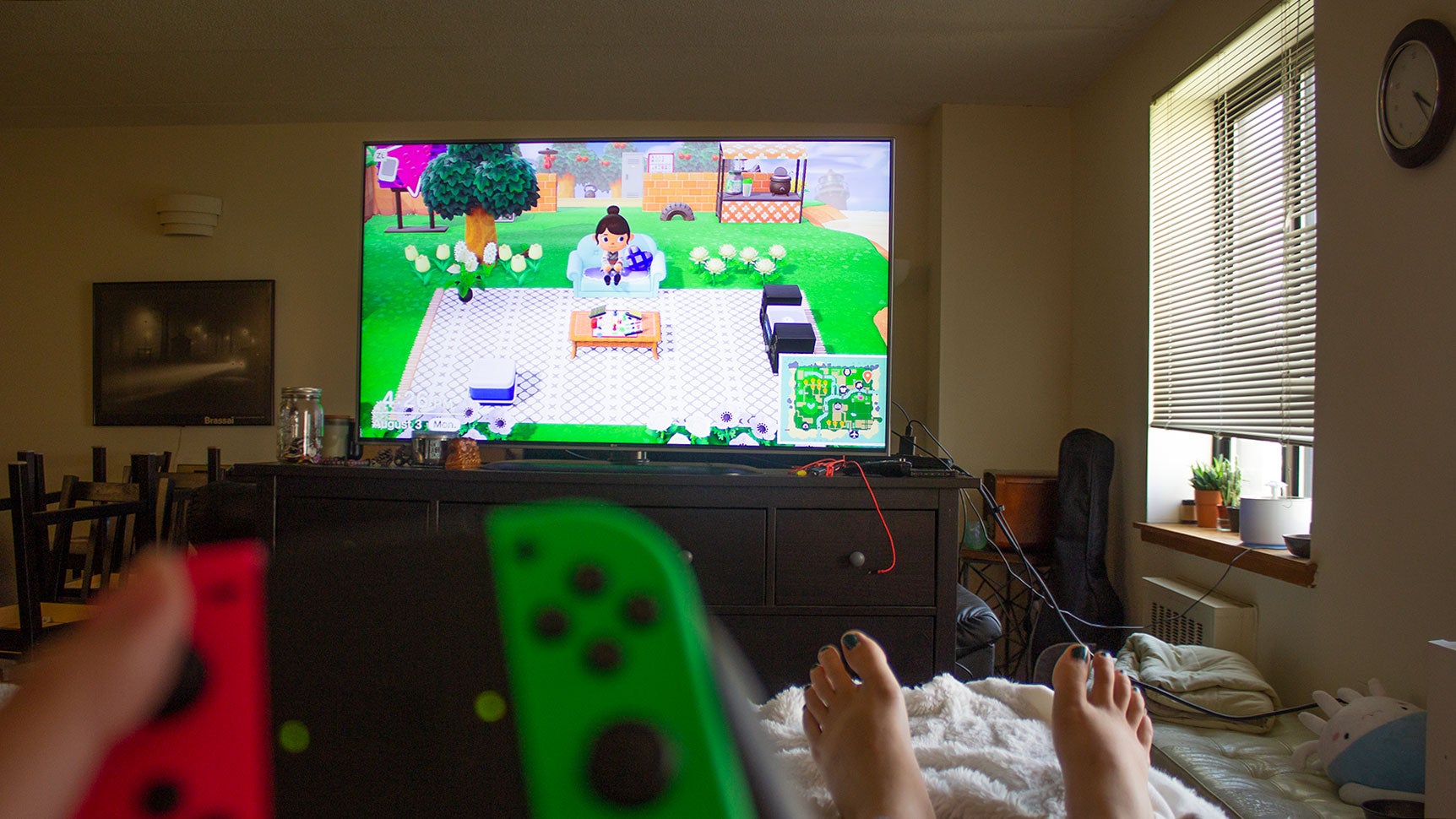 DON’T JUDGE MY CORDS OKAY? I KNOW I NEED LONGER ONES. THIS WAS TEMPORARY FOR TESTING. But also, yay to gaming on my TV. 