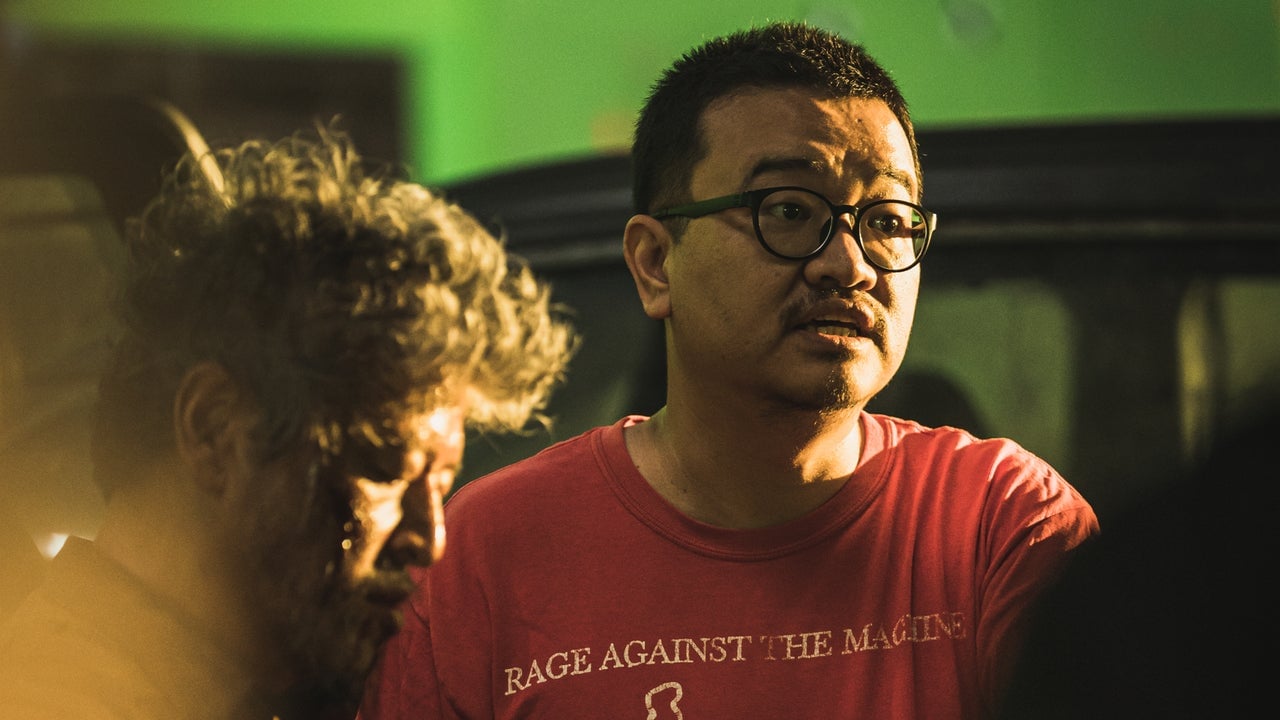 Yeon Sang-ho on the set of Peninsula, repping his love of 1990s culture.