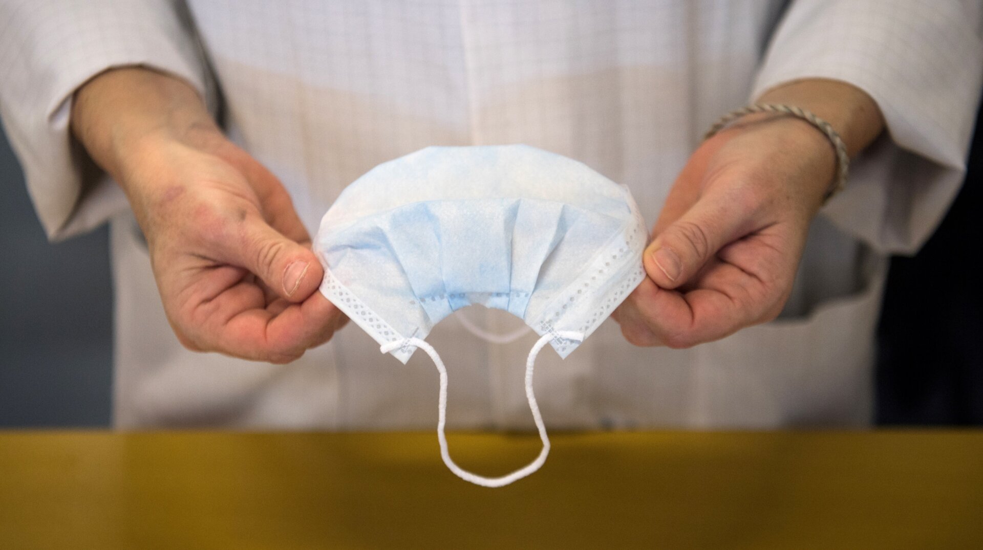 Masks remain a good way to lower the risk of covid-19 spreading in the population, either through droplets or aerosols.