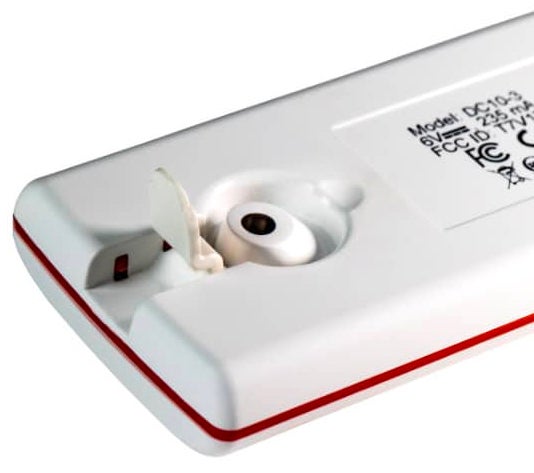 A built-in white LED illuminates a colored surface to improve the accuracy of the measurements.