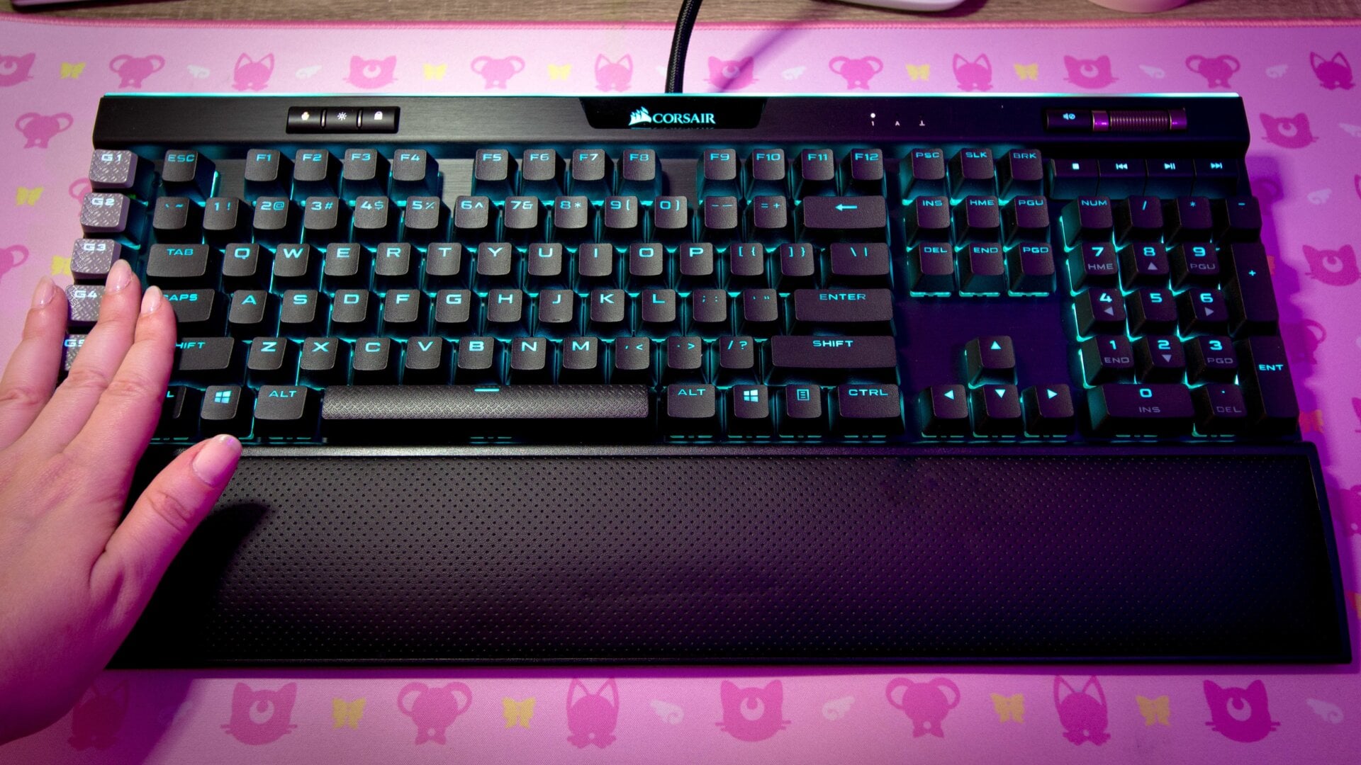 The Corsair K95 Platinum XT has six programmable macro keys on the left side.