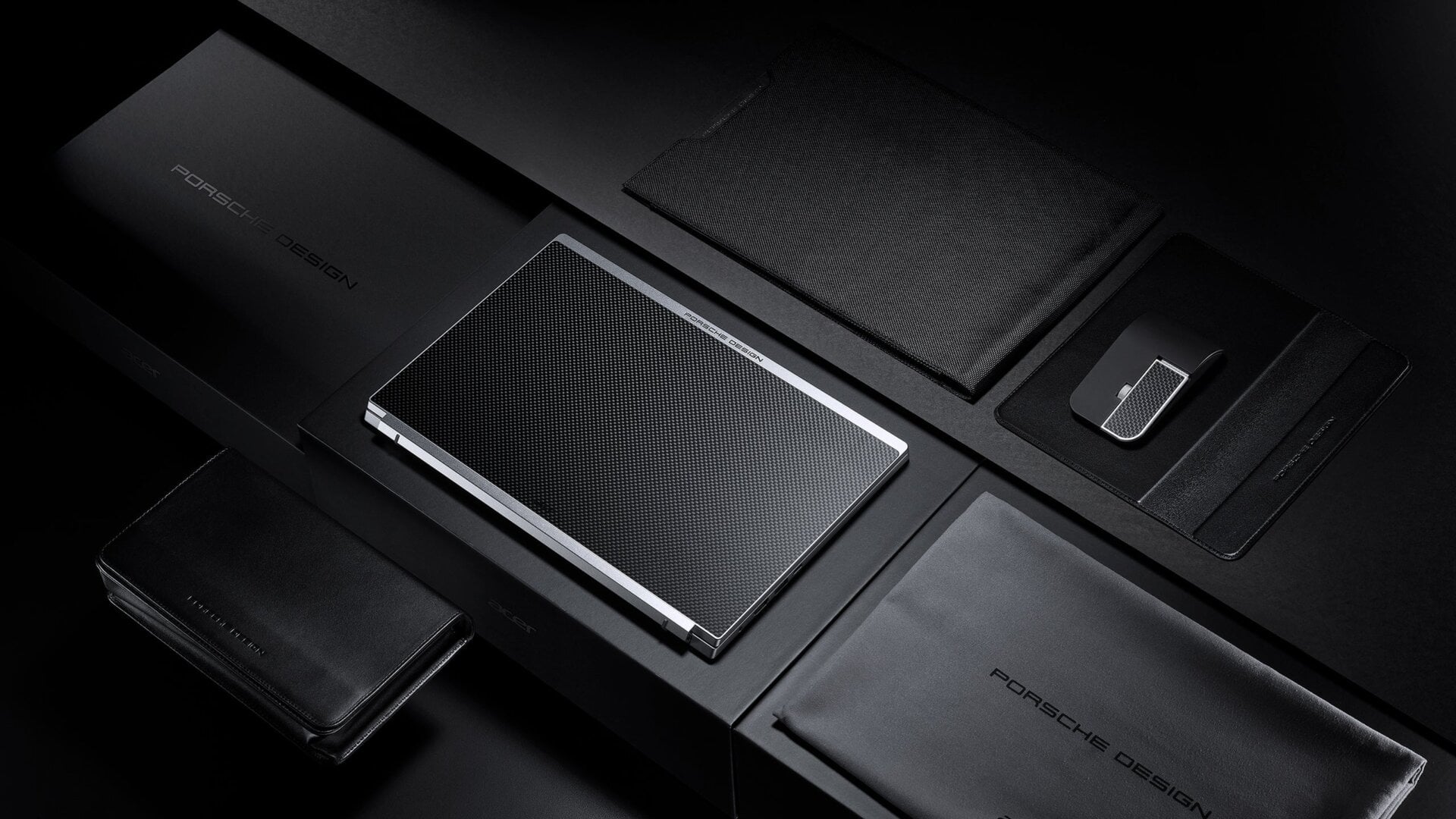 Here’s the full Travelpack including the Porsche Design Acer Book RS, leather carrying case, and custom Porsche Design wireless mouse.