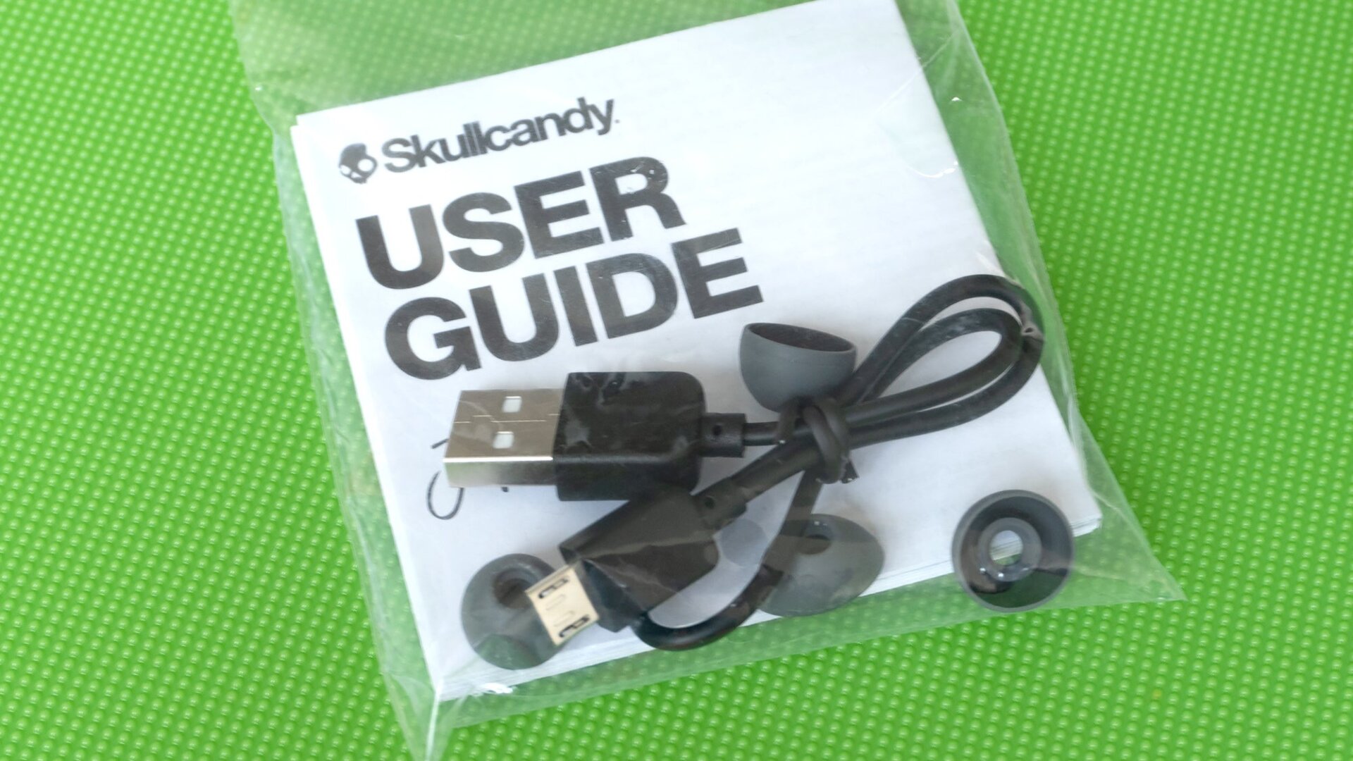 Three different sizes of silicone ear tips are included, but at this point even cheap earbuds should start including more size options.