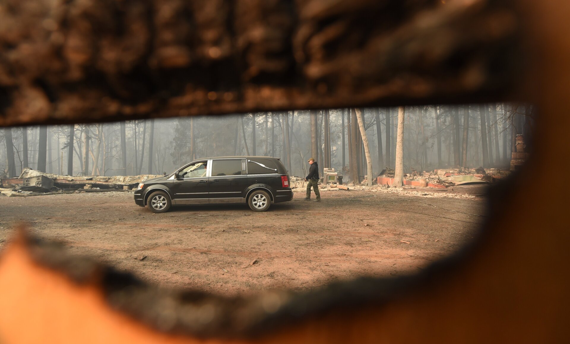 Yuba and Butte County Sheriff officers search for bodies at a burned residence in Paradise, California, on Nov. 10, 2018 in the wake of the Camp Fire.