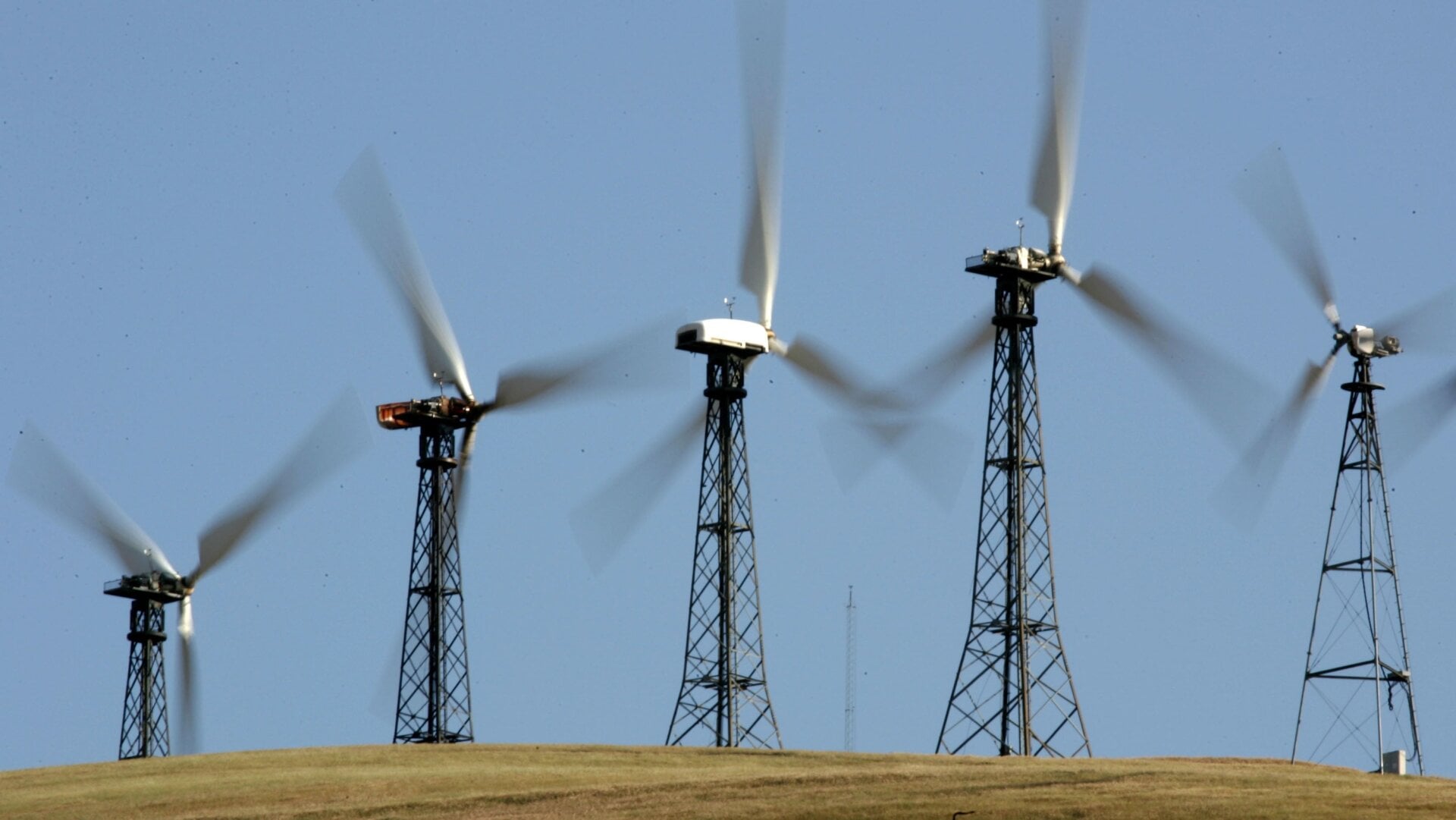 Wind turbines on Altamont Pass.