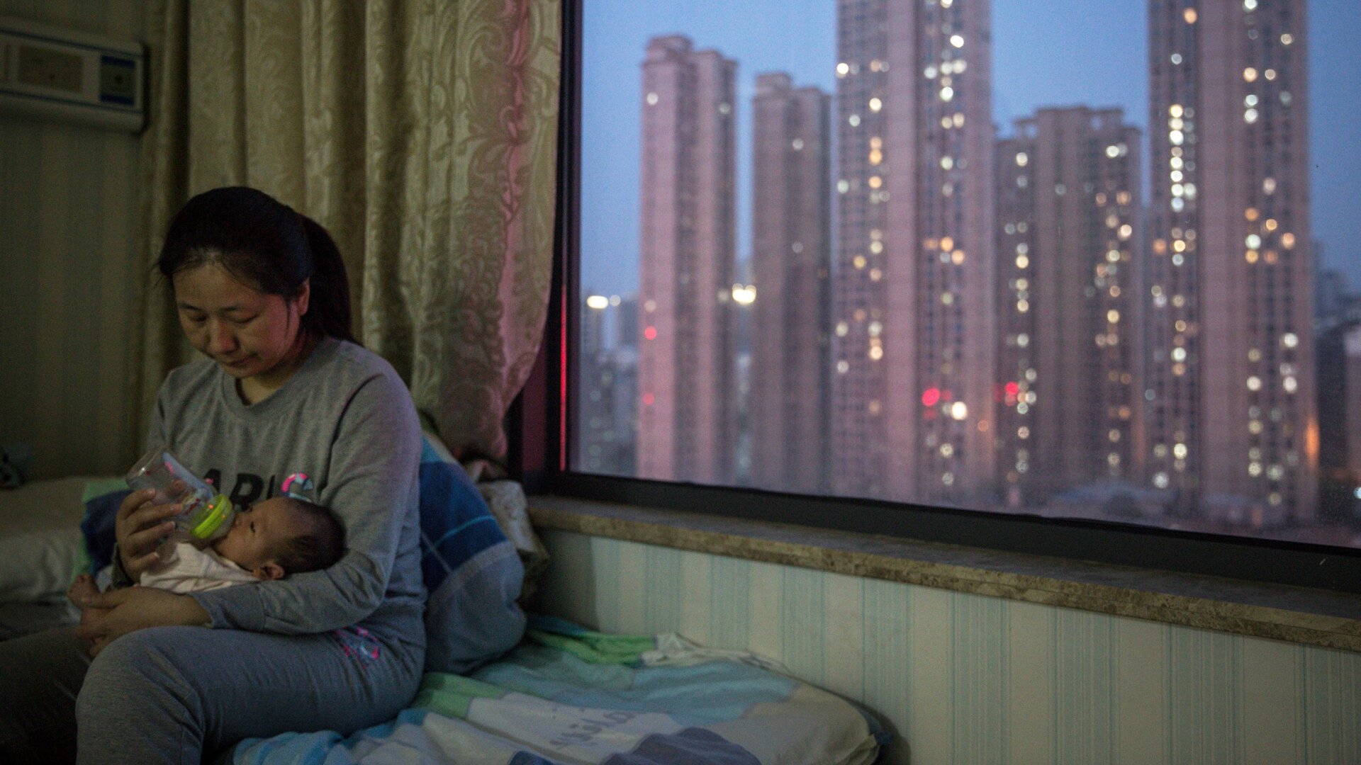 Wittle baby dwinking micwo-pwastic!