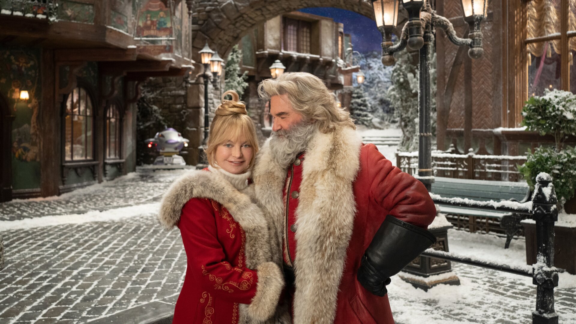 Goldie Hawn and Kurt Russell star in The Christmas Chronicles 2.