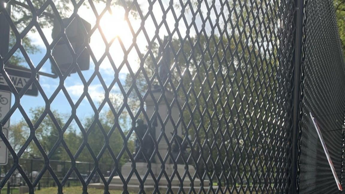 Image: Behold the indestructible chain link; image via a Gizmodo tipster