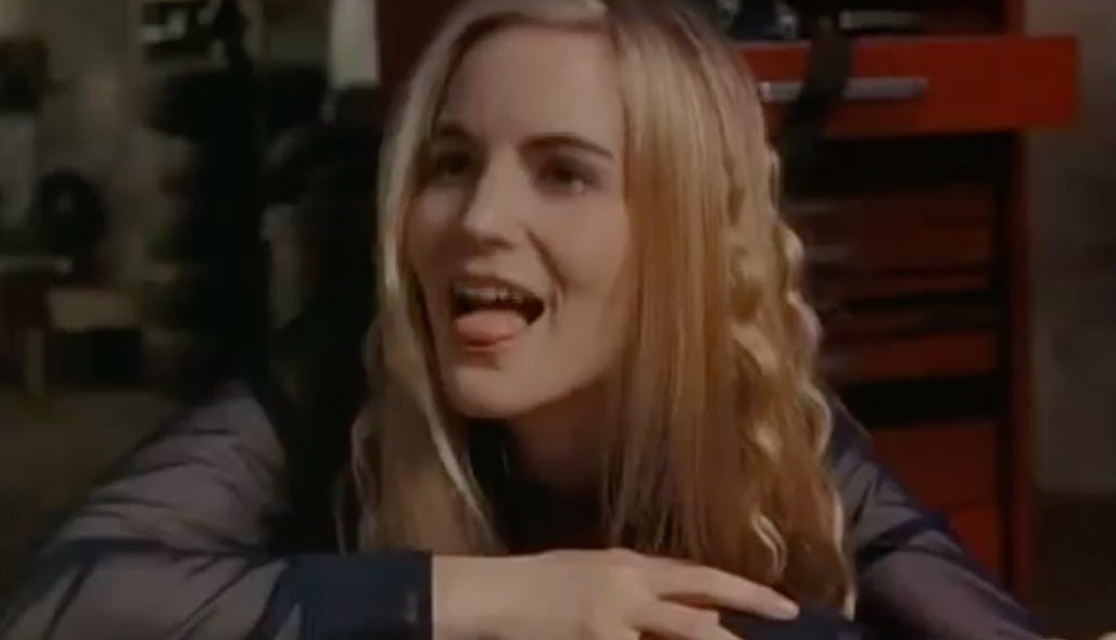 Allegra Geller and her crimped/straight hair situation.