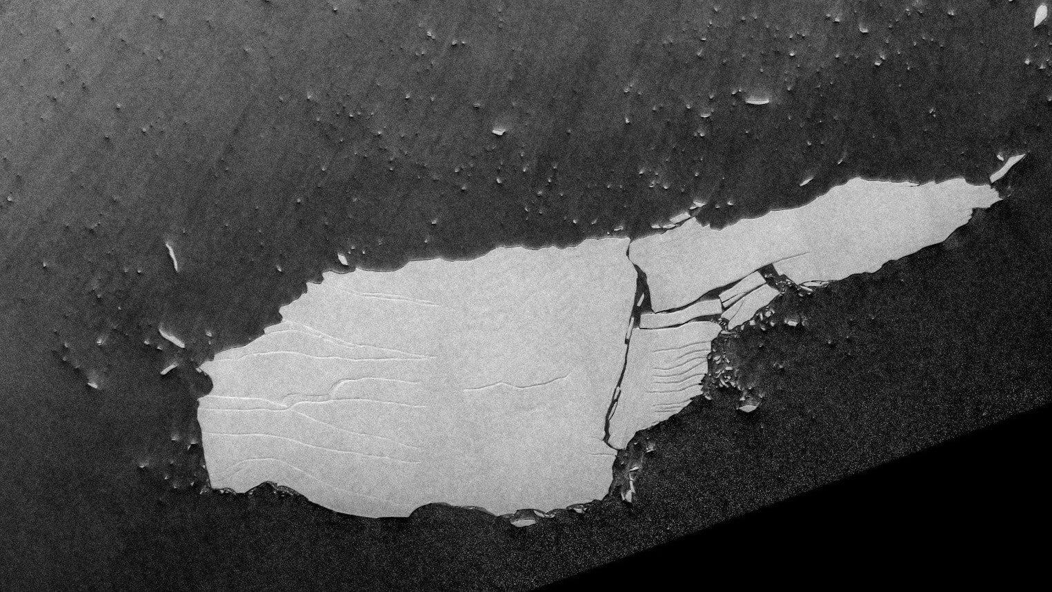 Iceberg A68a, along with new fragments, as spotted by the Sentinel-1 satellite on December 22nd, 2020 21:33 UTC.