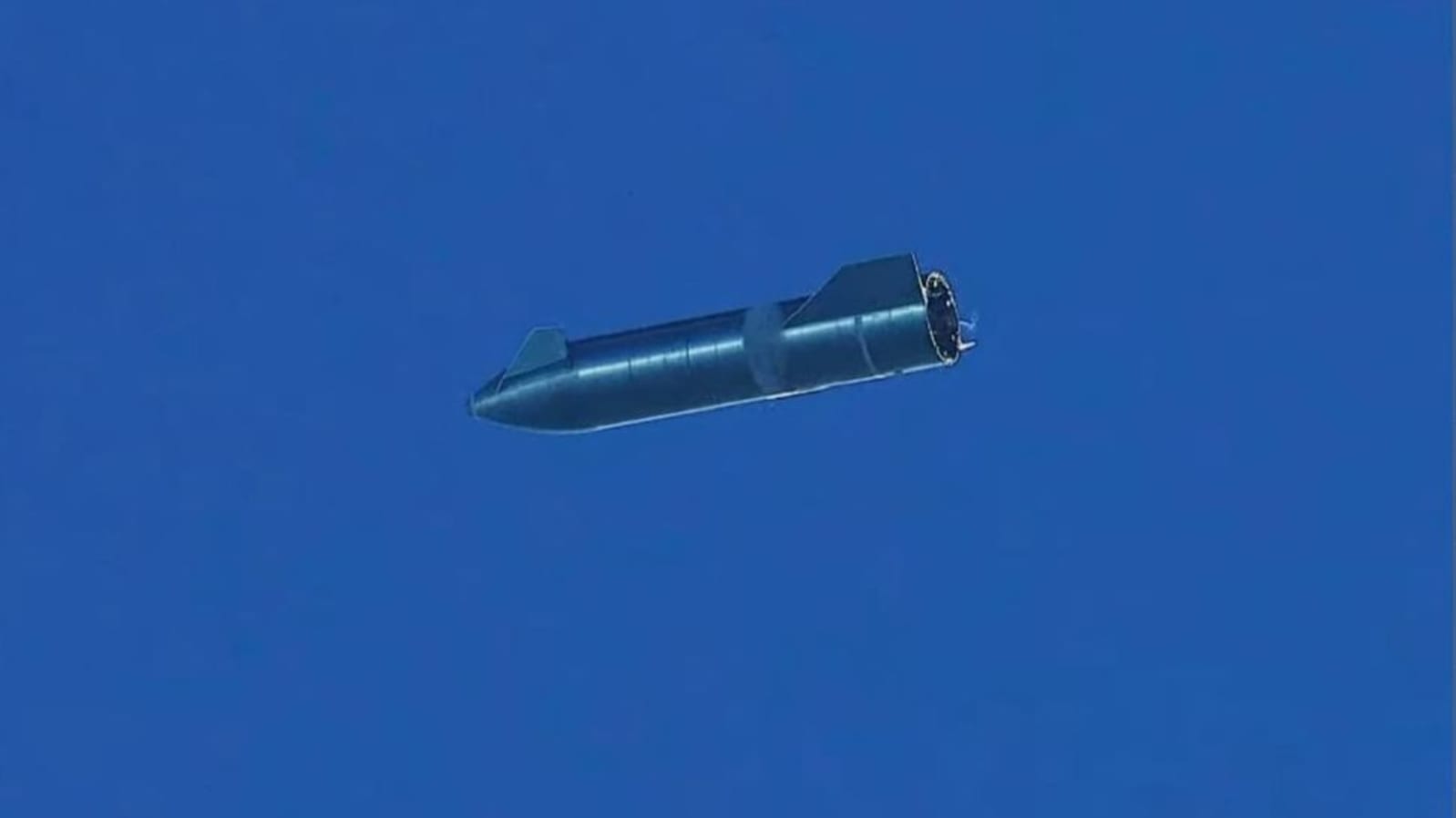 Starship prototype during free fall, in a test completed on December 9, 2020.