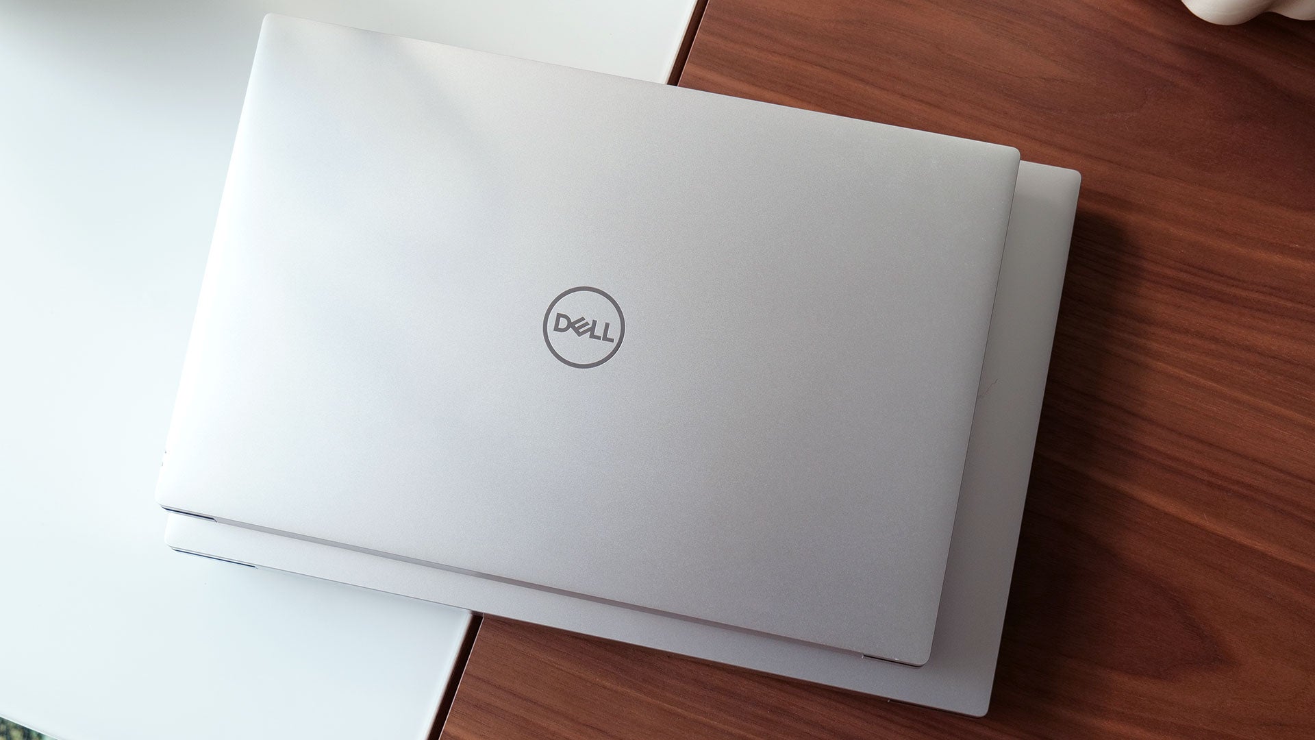 Here is an XPS 15 laid on top of an XPS 17 to give you a sense of their size. 