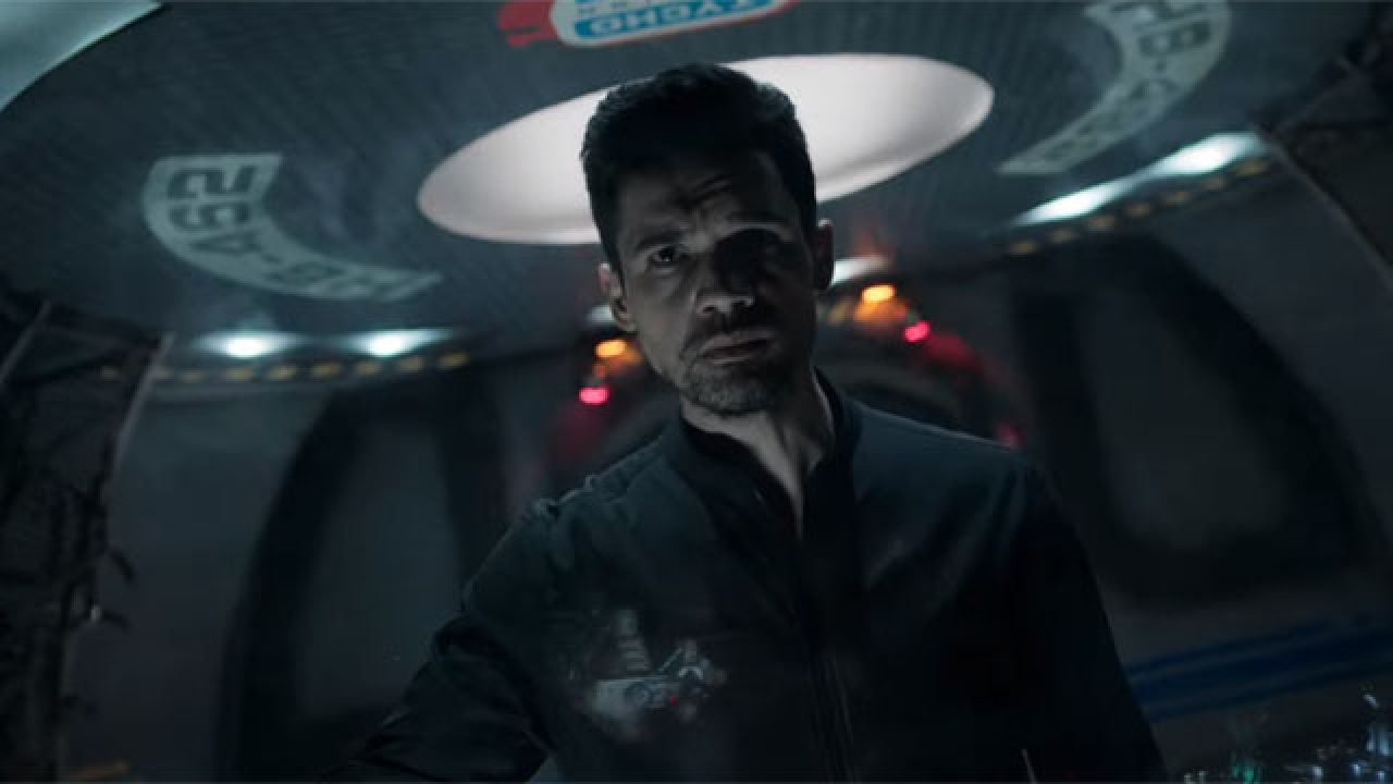 Holden (Steven Strait) is being put through the paces. 