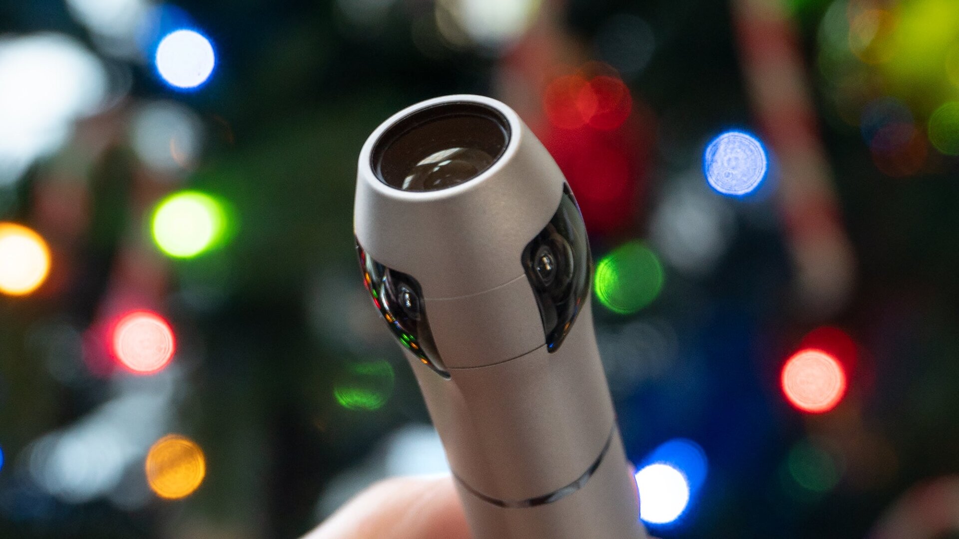 A unique four-lens approach helps minimize distortion in 360-degree images.