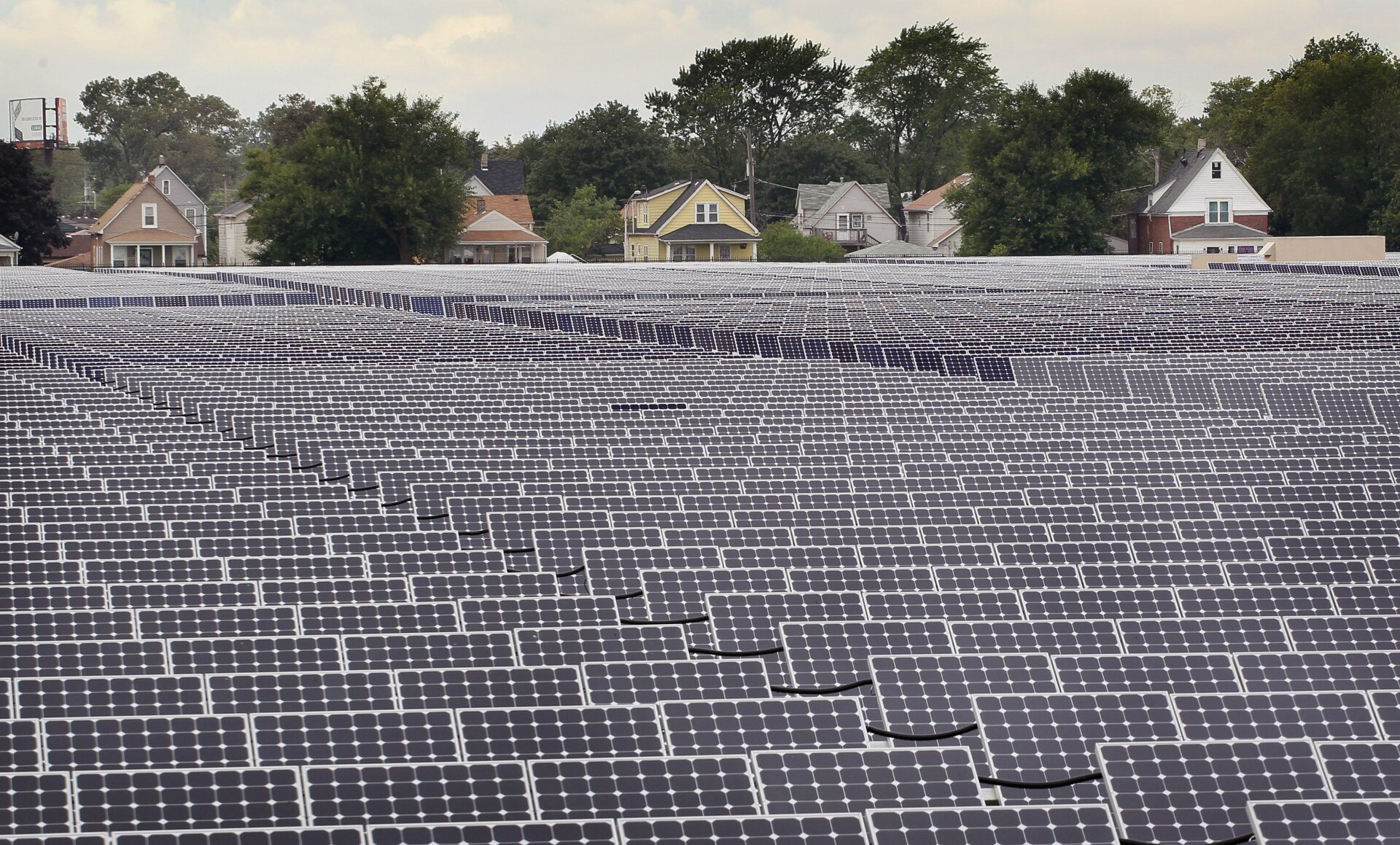 Solar photovoltaic panels generate electricity at an Exelon solar power facility on Sept. 1, 2010 in Chicago, Illinois. The 10-megawatt facility located on the city’s south side is the largest urban solar installation in the United States.