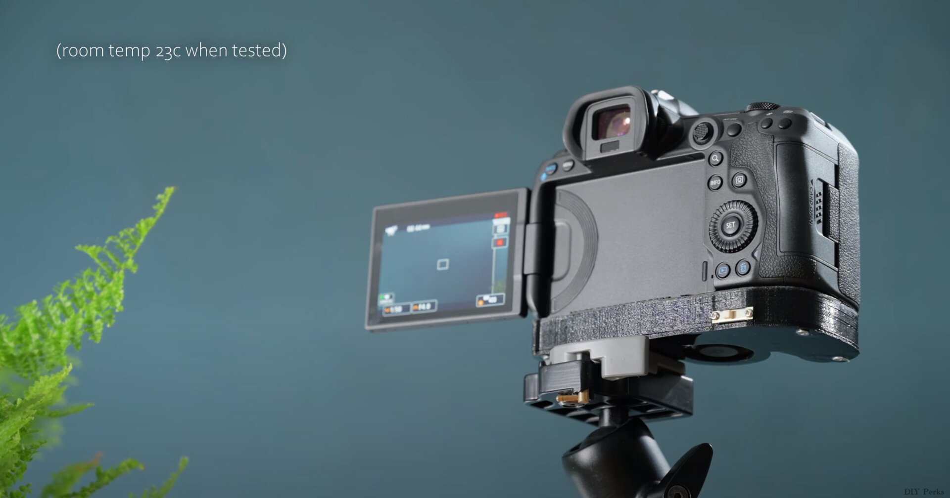 While it’s a bit rough, Perks’ fan add-on could be easily mistaken for an extended battery grip, while the rest of the R5 appears completely stock.