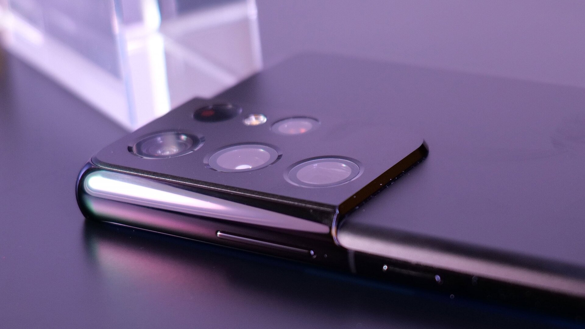 On the S21 Ultra, Samsung blended the camera bump into the rest of the phone’s metal chassis.