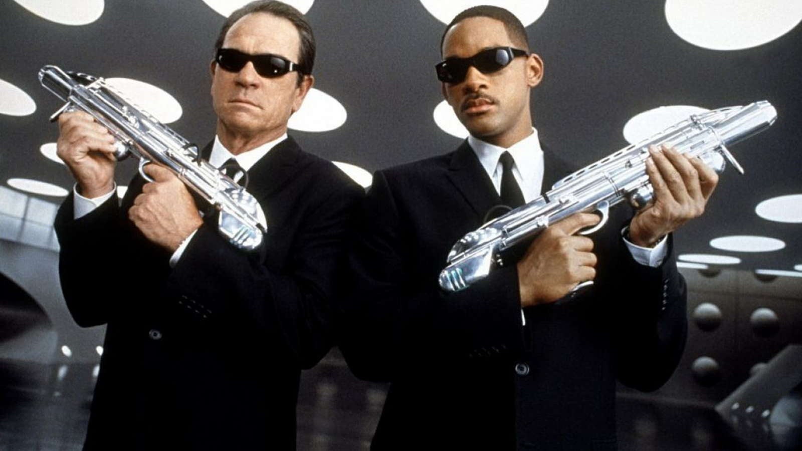 Tommy Lee Jones and Will Smith in Men in Black.