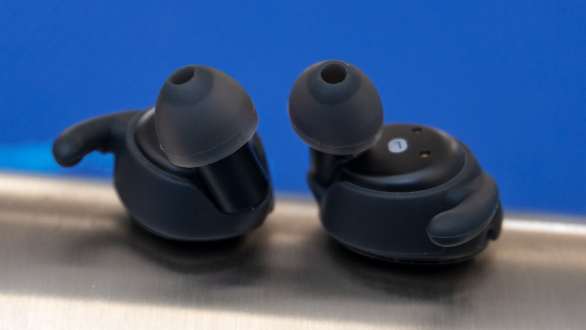 The Klipsch T5 II True Wireless Sport earbuds also includes three sets of ear wings in different sizes which are crucial for keeping buds in while physically active, but unfortunately the swappable wings tend to easily fall off the buds.