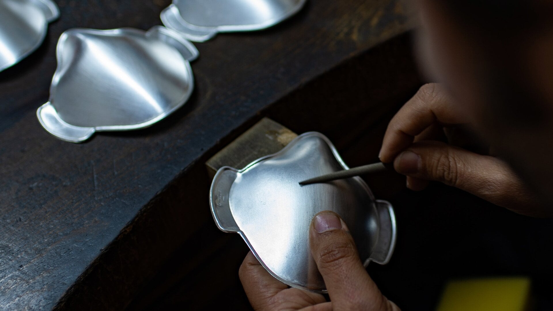 A woman burned her face because of the metal in her mask when she went to get an MRI exam.