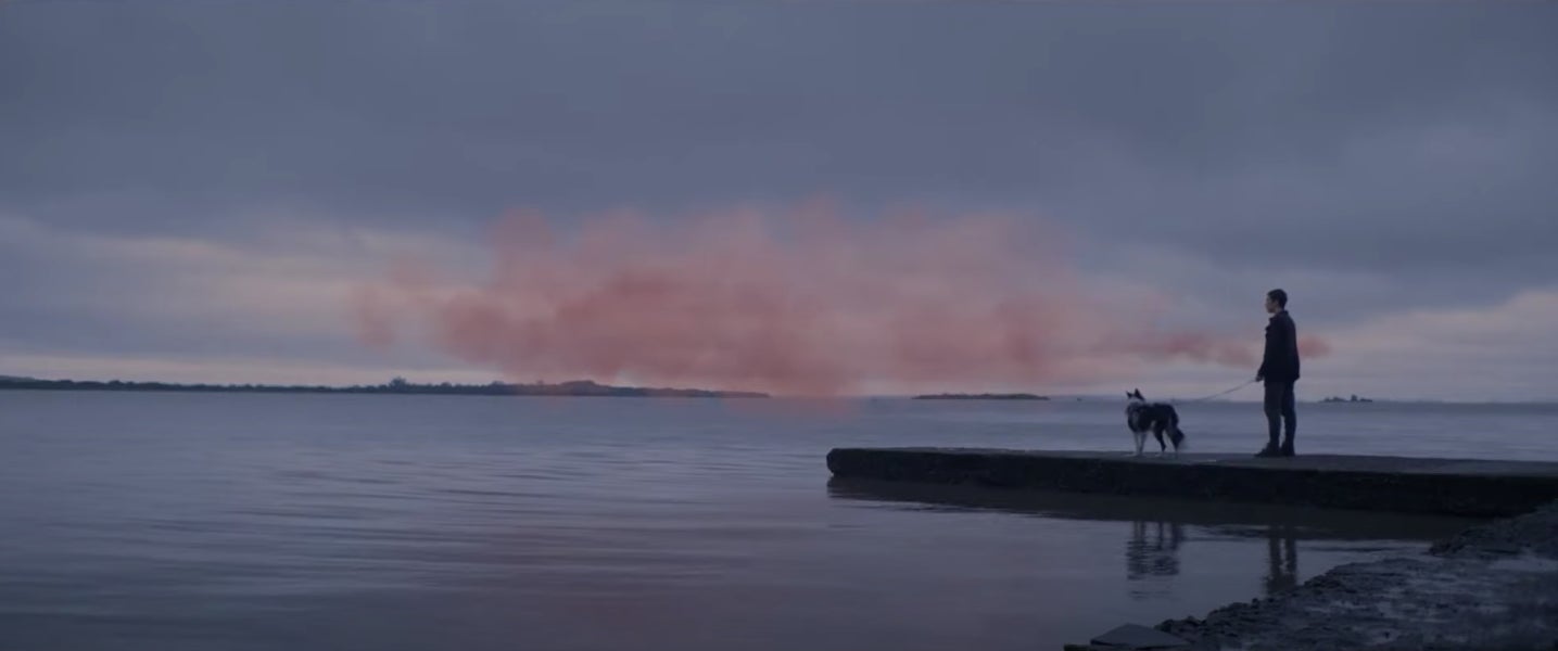 A man witnessing the cloud as it first arrives.