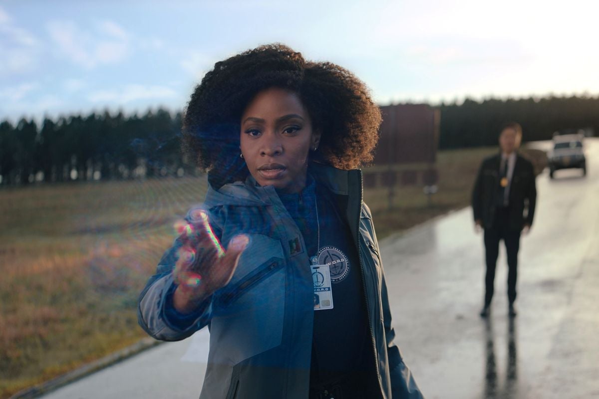 Wanda outside the Hex.