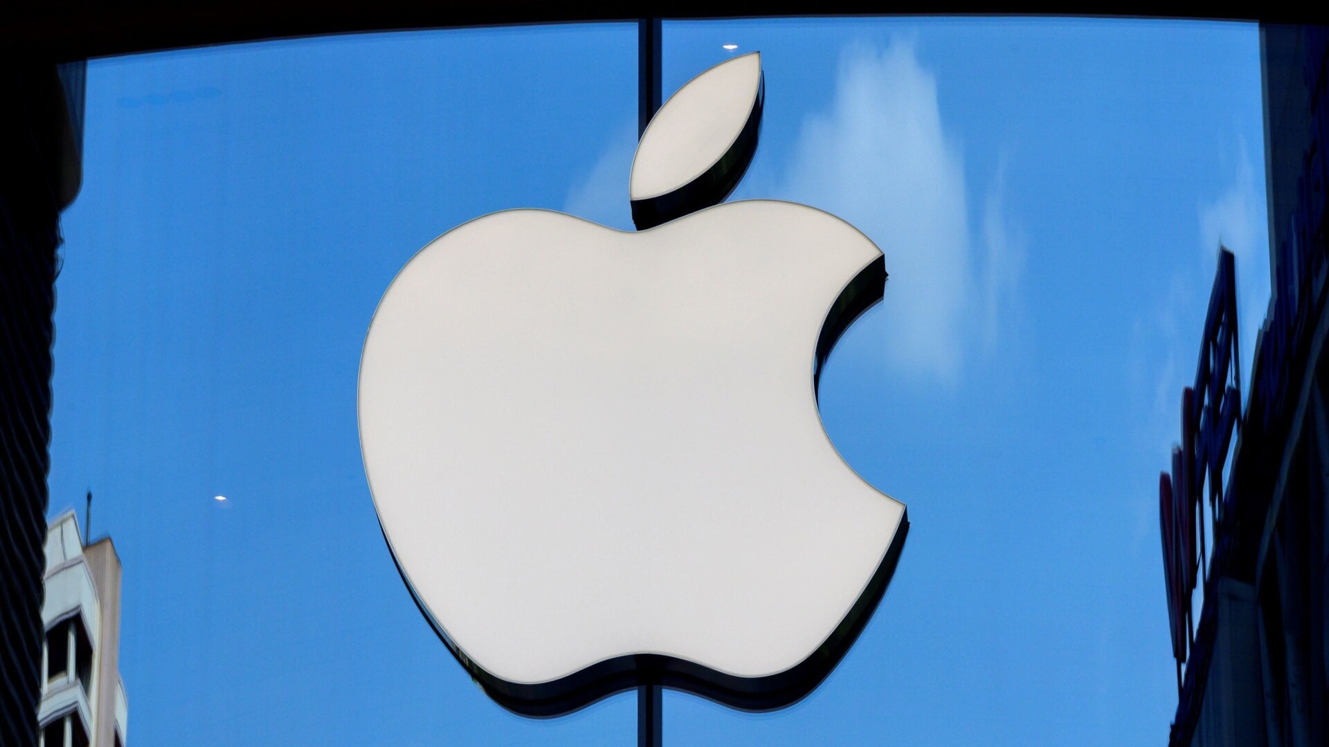 Apple’s tinkering with AR, VR and MR.