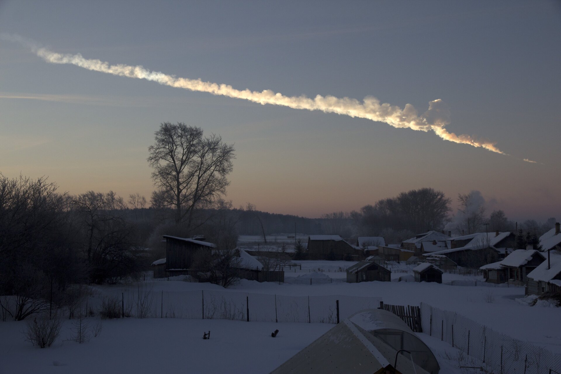 The smoke trail produced by the Chelyabinsk meteor in 2013.