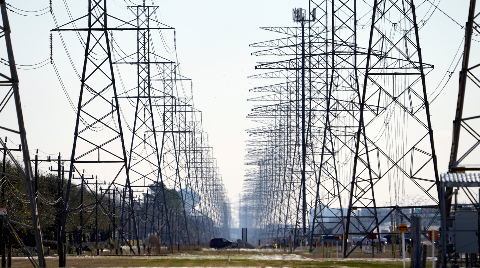 Power lines in Houston during the midst of February’s blackouts.